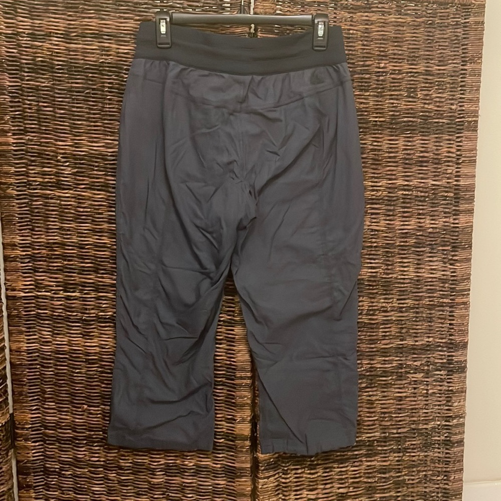 The North Face Blue Capris Size Medium
